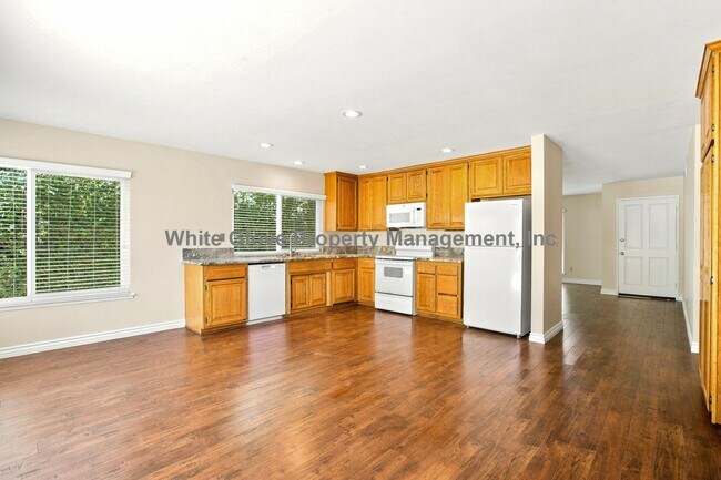Building Photo - Charming Irvine 3 Bedroom Home with Vaulted Ceilings, Fireplace & Community Pool