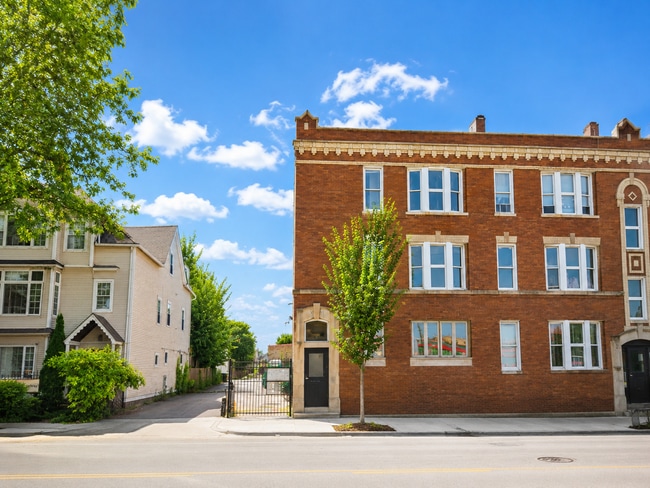 Building Photo - 1946 N Kimball Ave