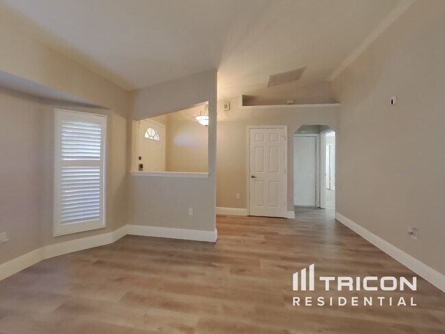 Foto del edificio - 27375 Deep Creek Blvd