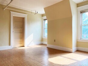 Building Photo - 15 Woodcrest Ave