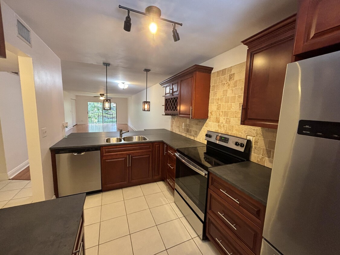 Primary Photo - 2895 SW 22nd Ave