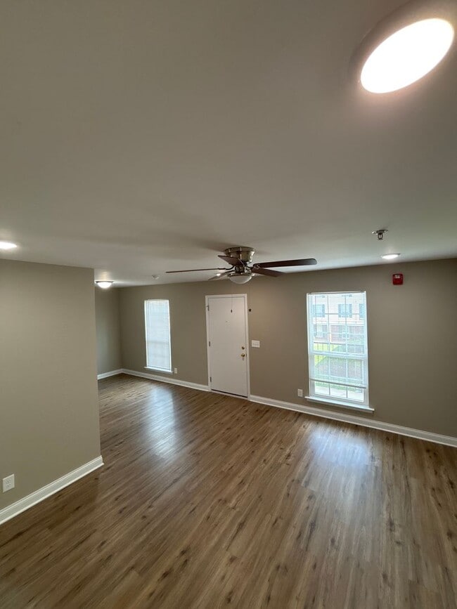 Photo - Move in Special 1/2 OFF 1 month's rent! Apartment