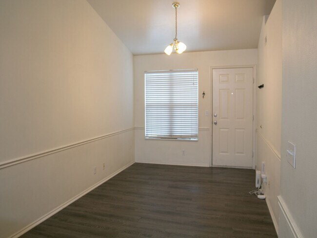 Building Photo - Get October Rent Free! Charming 2-Bedroom ...