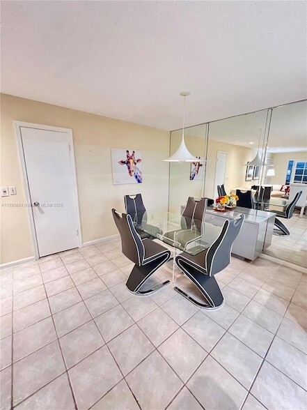 Foto del edificio - 6385 Bay Club Dr