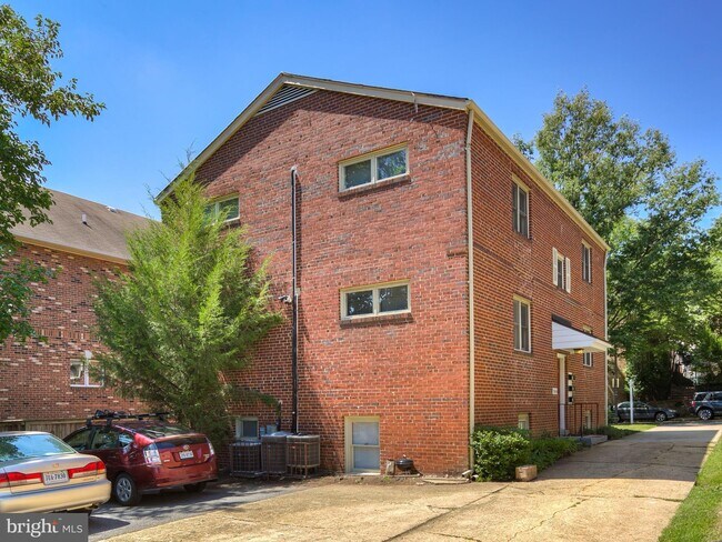 Foto del edificio - 1121 N Taylor St
