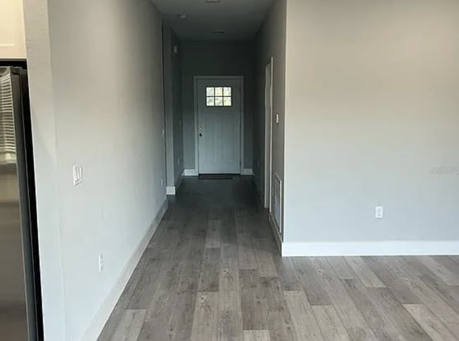 Building Photo - "Charming 3-Bedroom Oasis with 2 Full Bath...