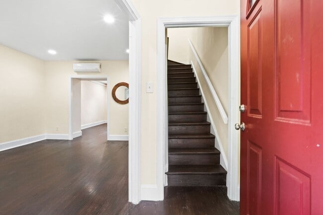 Building Photo - Amazing 3 BR/2 BA Townhome in Fairlawn!