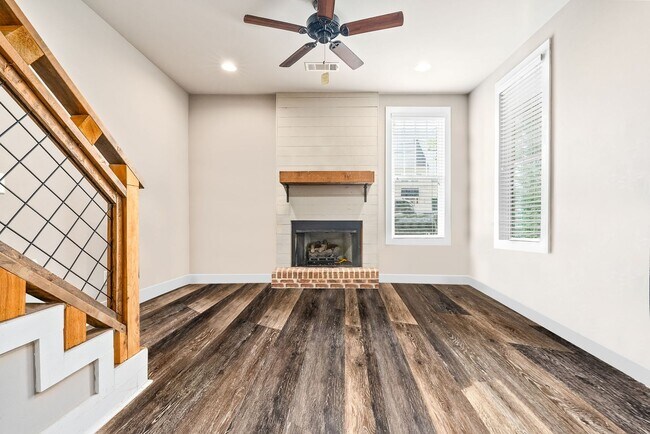 Foto del edificio - 221 N Debardeleben St