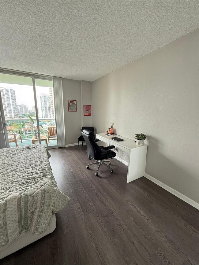 Foto del edificio - 19390 Collins Ave