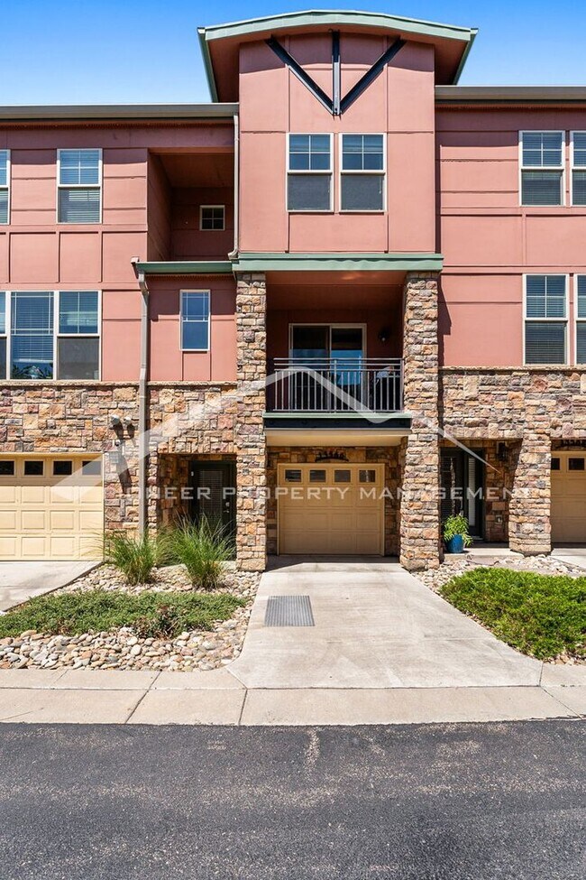 Foto del edificio - Spacious Townhouse with Washer/Dryer and C...