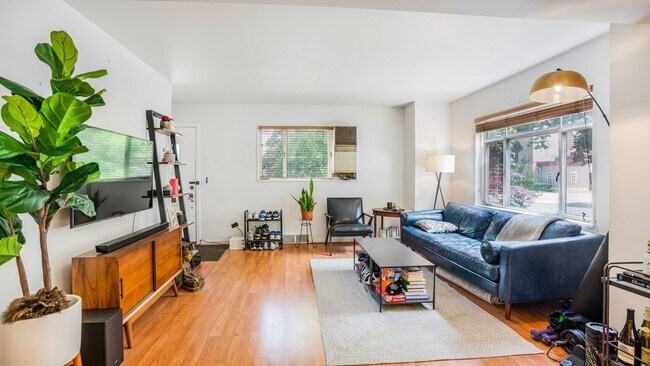 Foto del edificio - 2337 W Chase Ave