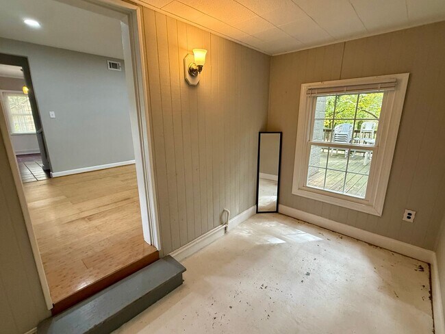 Building Photo - Updated 3BR Home in Coveted Forest Hill Pa...