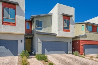 Building Photo - 4390 W Landberg Ave