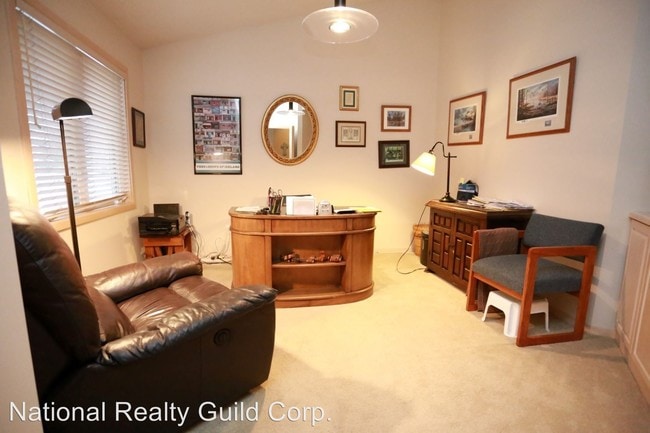 Building Photo - 7003 Oak Pointe Curv