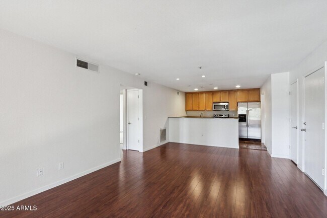 Foto del edificio - 4704 E Paradise Village Pkwy N