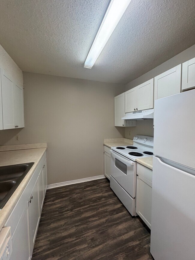 Building Photo - 520 Landview Dr
