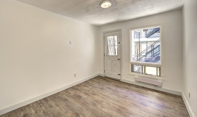 Building Photo - 5651 Boul Henri-Bourassa E
