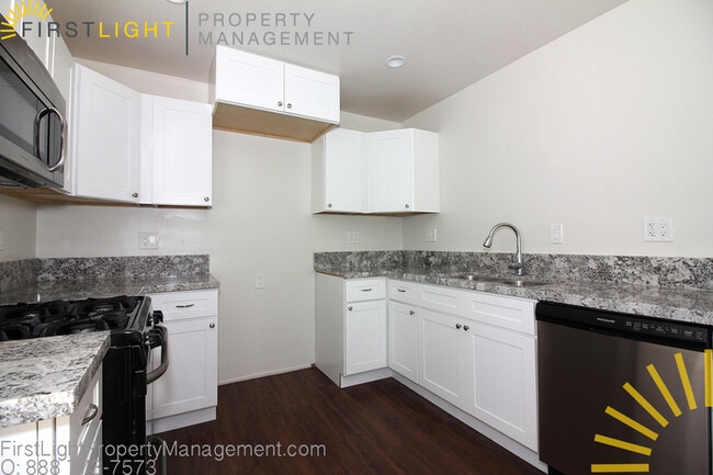 Building Photo - 2619 Gates Ave