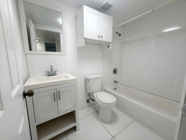 Foto del edificio - 3600 NW 21st St