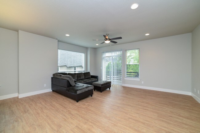Living Room - 4522-4256 SE 41st Ave