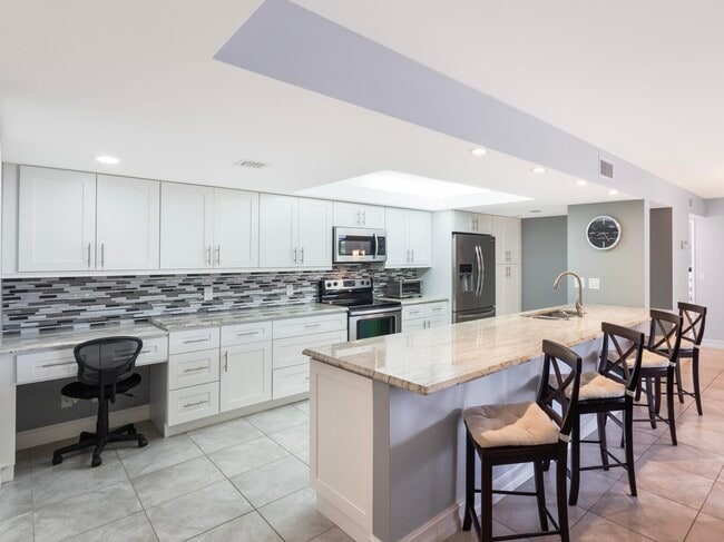 Building Photo - 500 Egret Cir