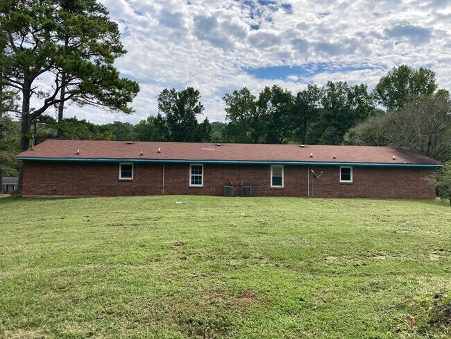 Building Photo - 600 Reeceburg