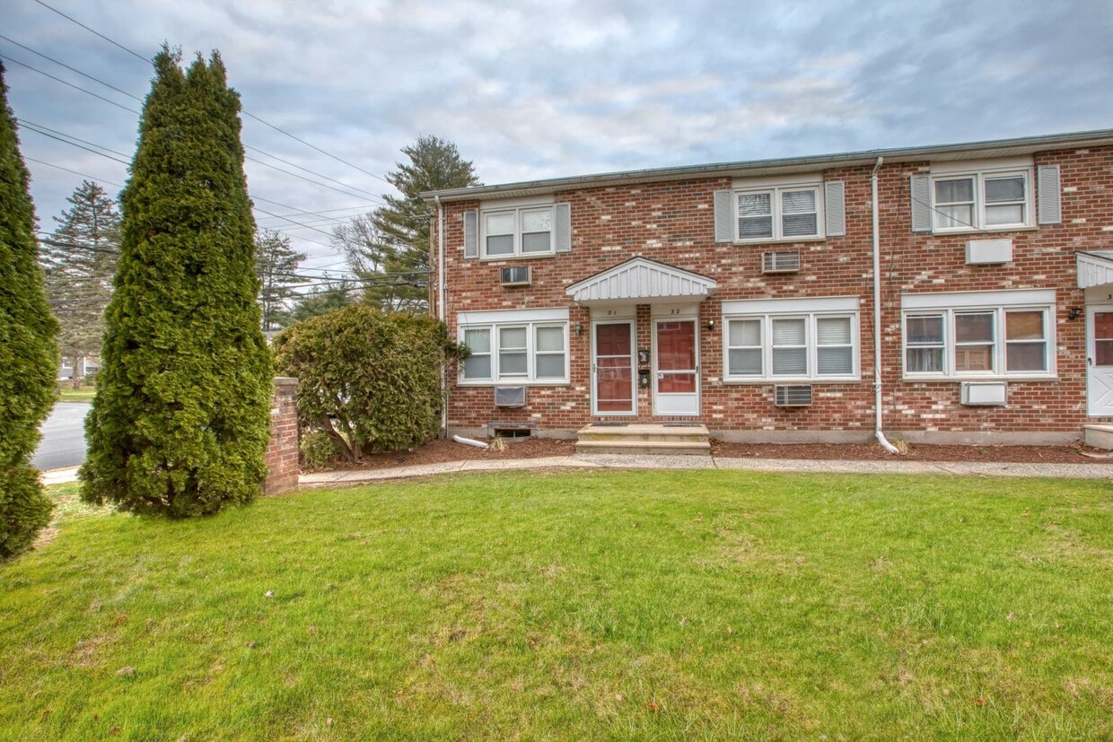 Beautiful two-bedroom townhouse condo with open floor plan - Beautiful two-bedroom townhouse condo with open floor plan