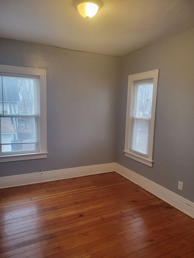 Building Photo - 126 Flanders St