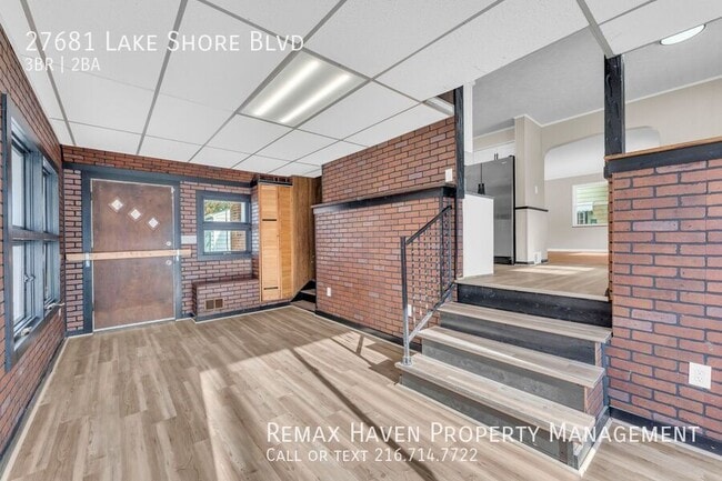 Foto del edificio - 27681 Lake Shore Blvd-