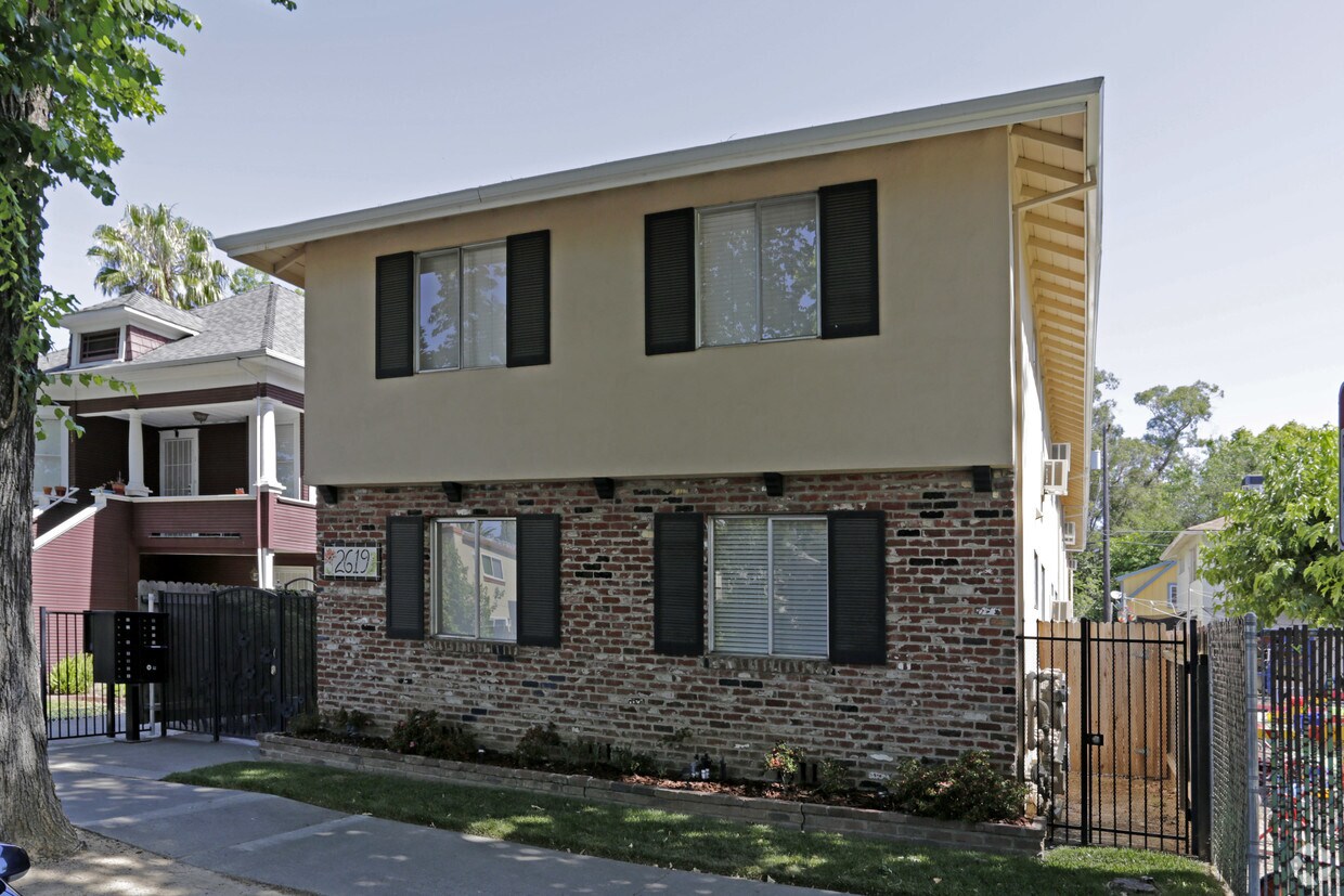 Building Photo - 2619 Q St