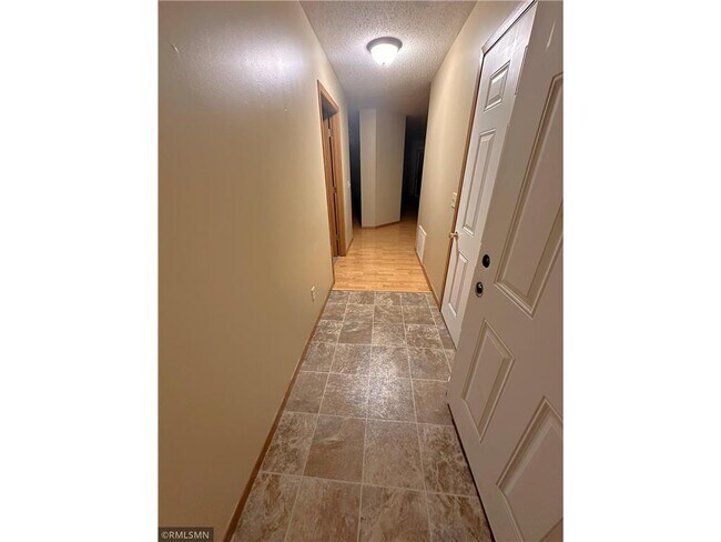 Foto del edificio - 831 Highview Dr