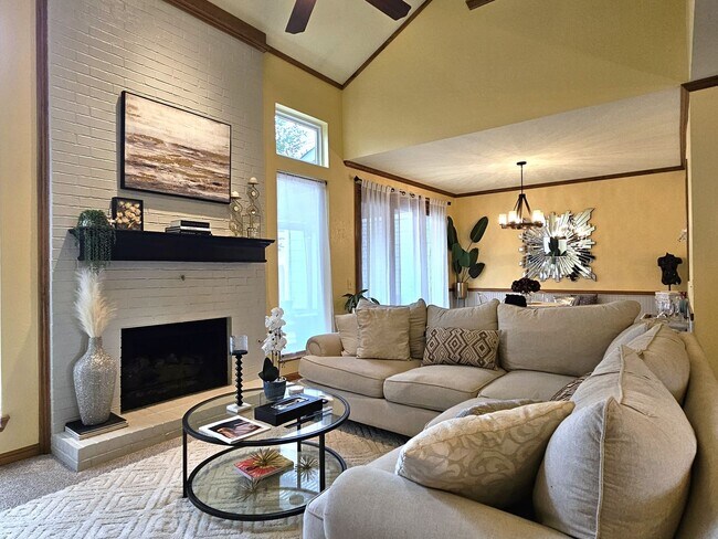Building Photo - *** $500 Off Move In Special!!!*** Exquisi...