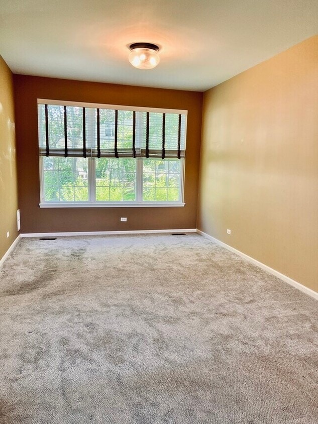 Building Photo - 625 Shakespeare Dr