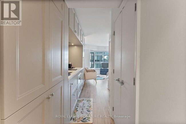 Photo du bâtiment - 155 Yorkville Ave