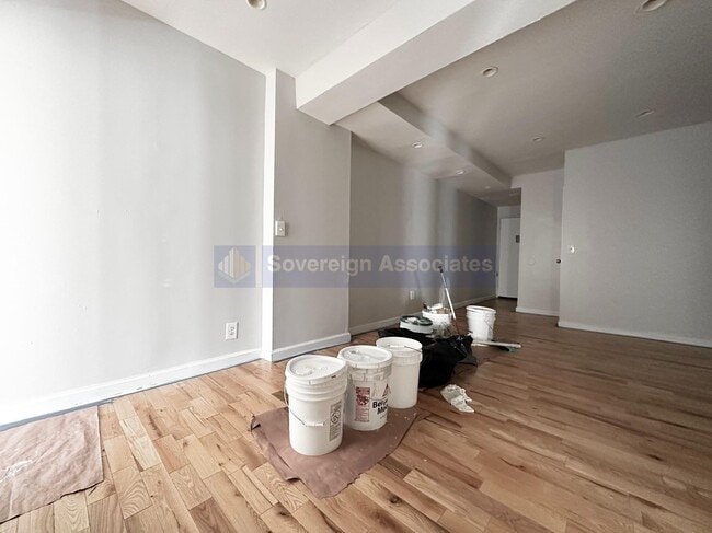 Building Photo - 17 Vermilyea Avenue