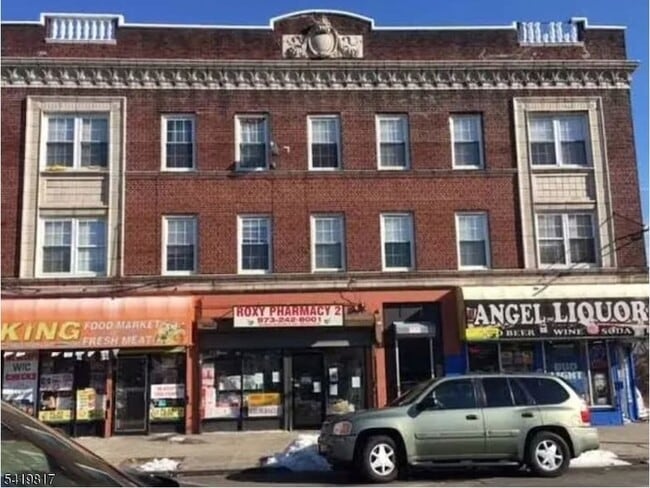 Photo - 481 University Ave Apartment