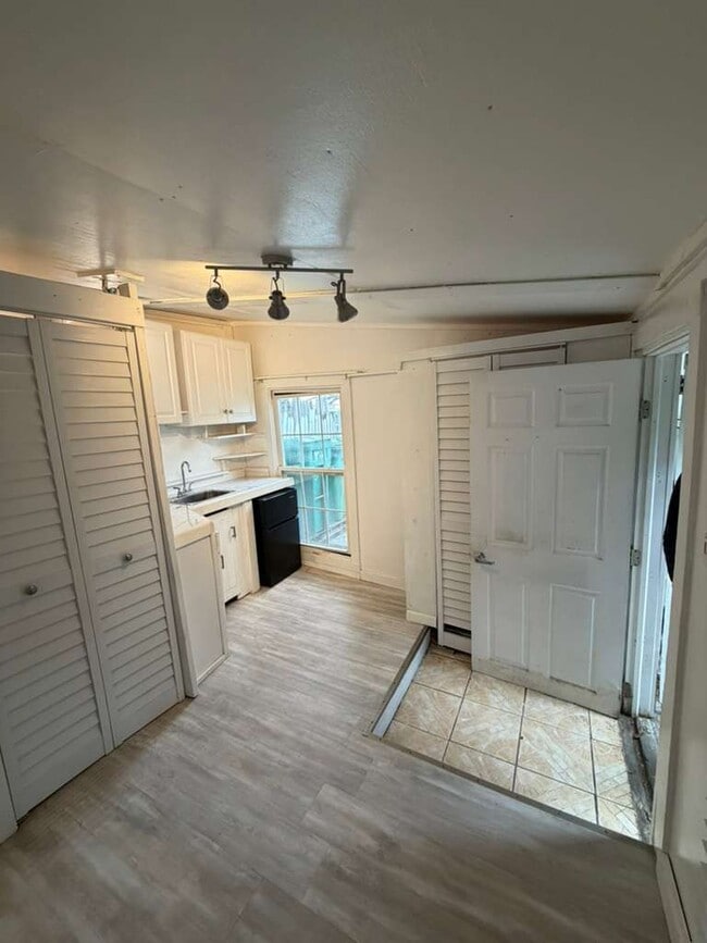 Building Photo - 1012 Watson St