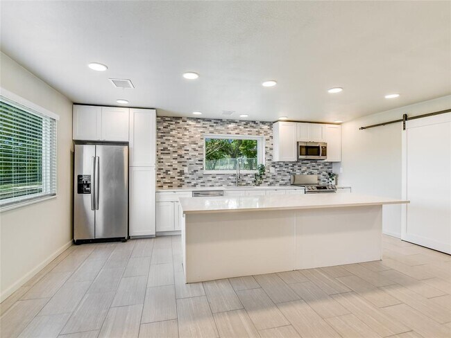 Building Photo - 25600 Fawn Dr
