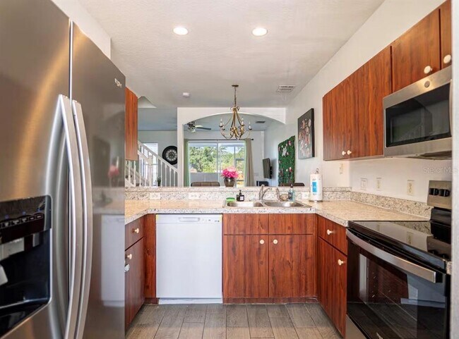 Building Photo - 1160 S Beach Cir