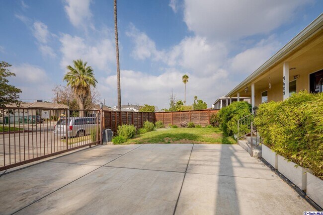 Building Photo - 7602 Hinds Ave