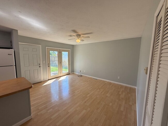 Building Photo - Sprague 472-474