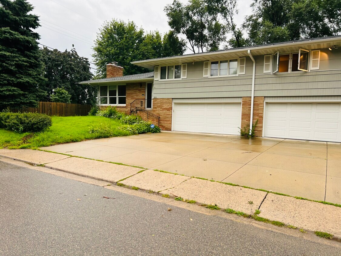Foto principal - 3813 W 60th St