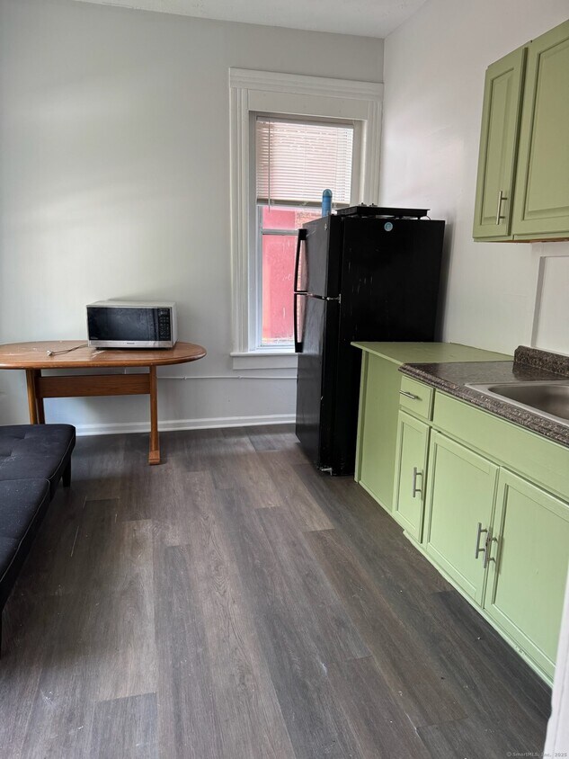 Foto principal - 81 W Main St