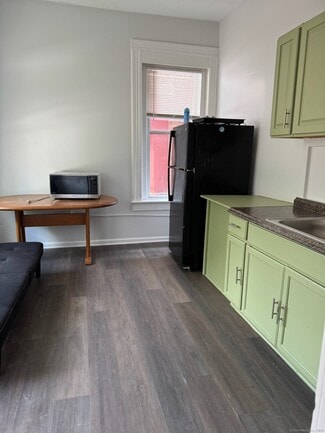 Building Photo - 81 W Main St