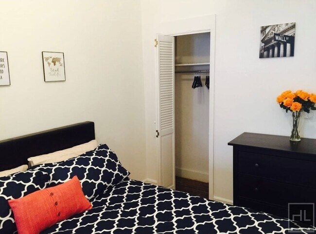 Foto del edificio - 1 bed at 11 Street two blocks from Prospec...