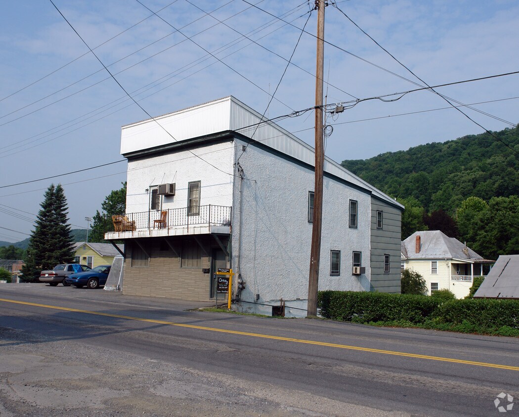 520524 S Washington St, Berkeley Springs, WV 25411 Apartments in