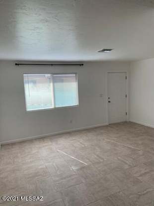 Building Photo - 2847 N Palo Verde Ave