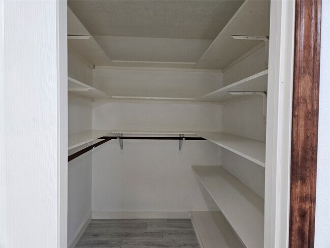 Foto del edificio - 16974 Balmoral St