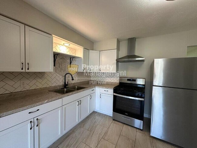Building Photo - 613 Southwind Dr