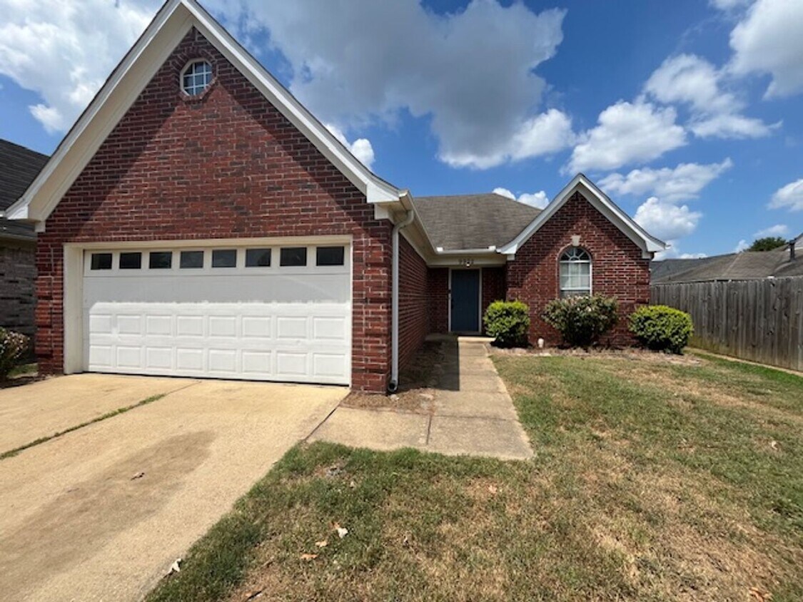Foto principal - Renovated 3 Bedroom 2 Bath Home for Rent w...